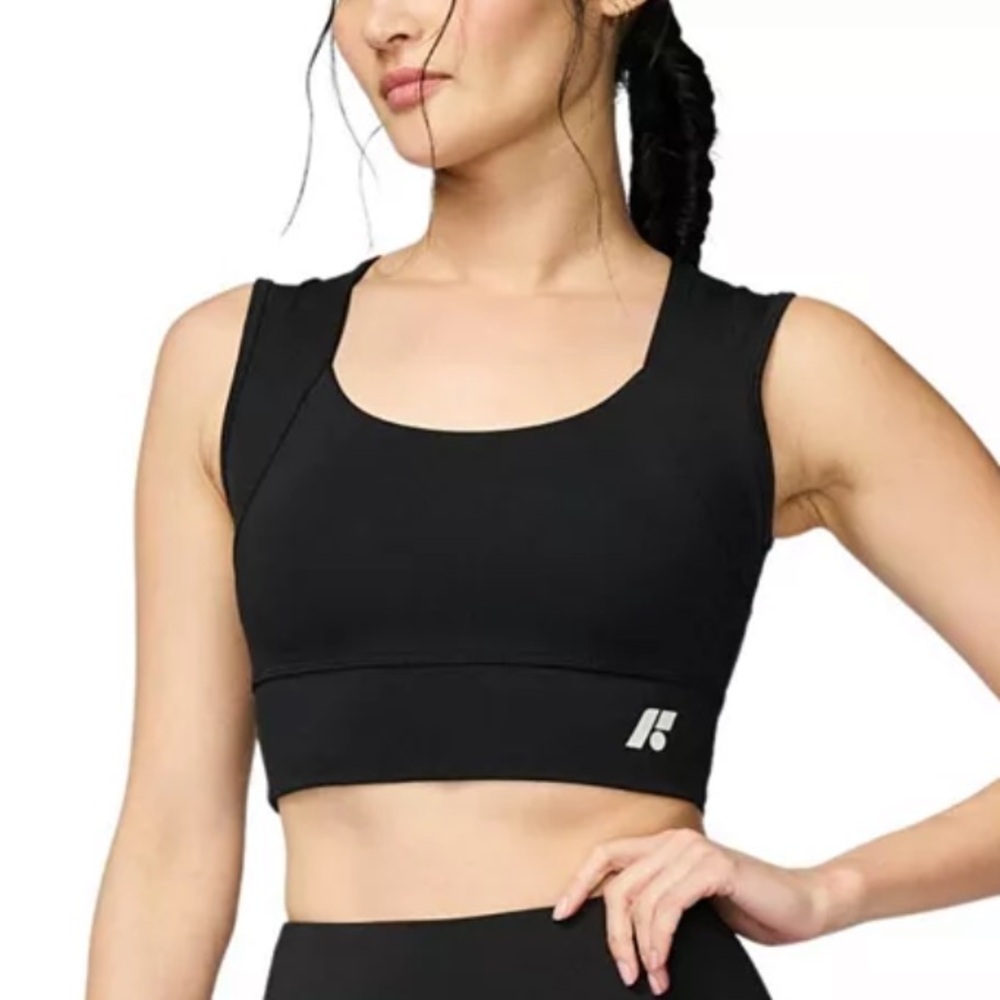 Black Seam-Detail Crop Tank Top - Picture 4 of 4